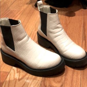 Steve Madden platform Chelsea boots